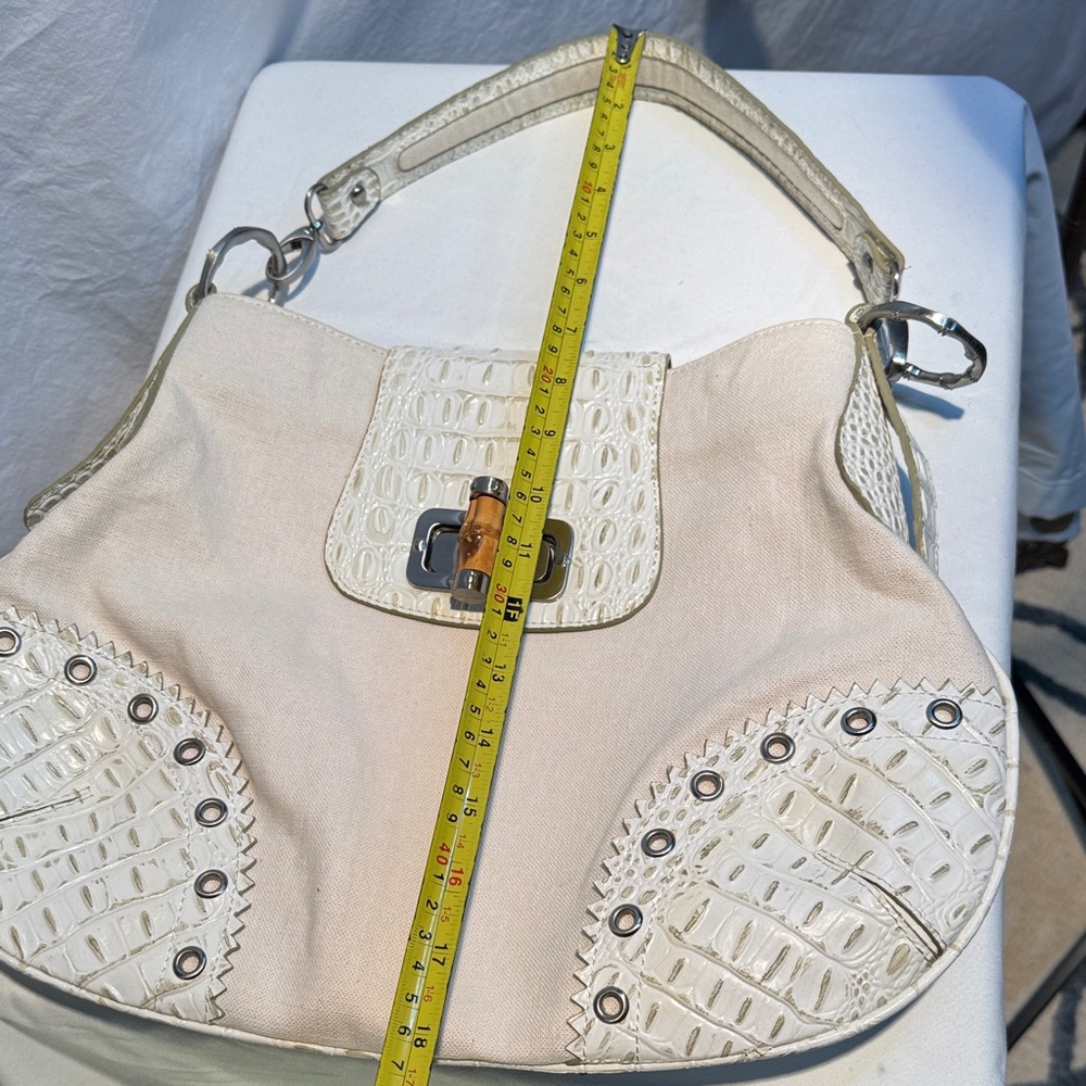 Elegant White Crocodile-Embossed Shoulder Bag - Picture 10 of 14